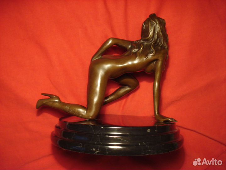 Эротика Бронза Голландия Обнаженная ласки Девушка