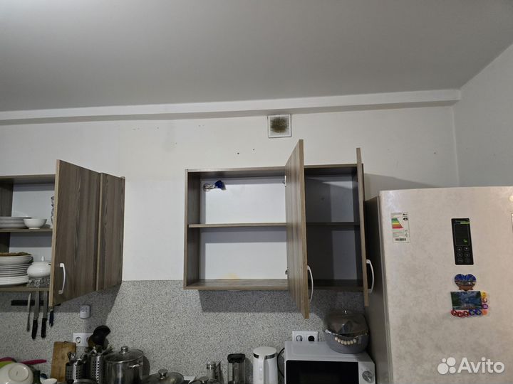Кухонный навесной шкаф