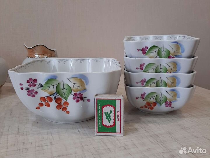 Чайник и молочник и набор салатников СССР