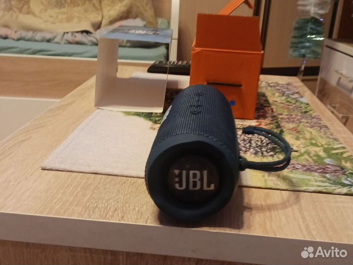 Акустические колонки jbl