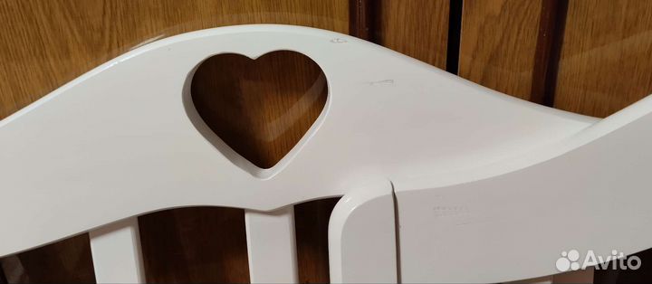 Детская кроватка с маятником