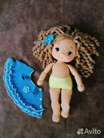 Вязаная кукла ручной работы