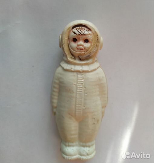 Игрушка космонавт СССР