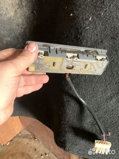 Плафон освещения салона е 36