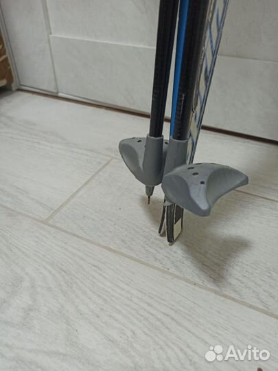 Беговые лыжи с палками, ботинки 36 размер