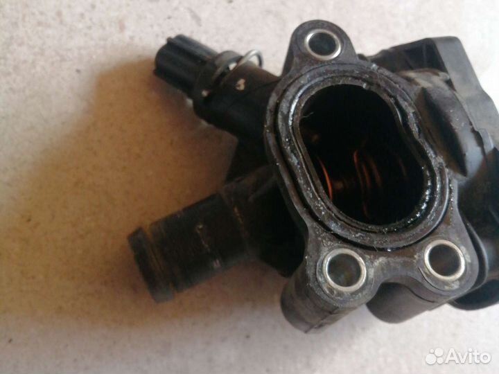 Корпус термостата на Volvo S80, S60 2.5т бензин