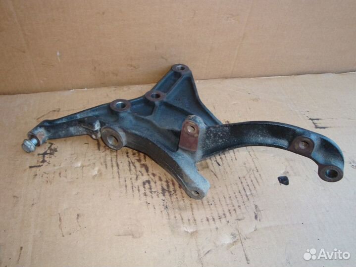 Кронштейн генератора для Mercedes-Benz OM 501 LA