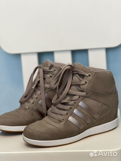 Кроссовки на платформе adidas