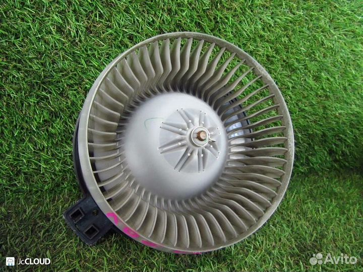 Мотор печки на honda legend KB1 J35A