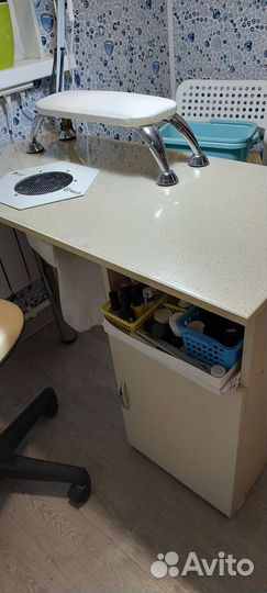 Маникюрный стол