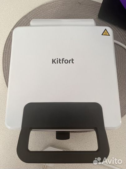 Вафельница для бельгийских вафель Kitfort KT-1646