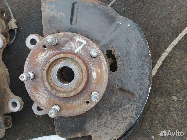 Передний поворотный кулак KIA sportage 3