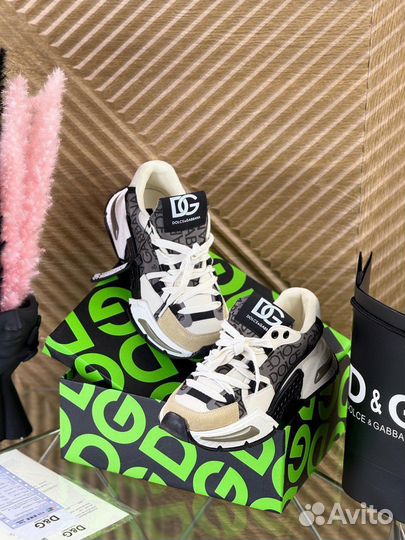 Кроссовки женские