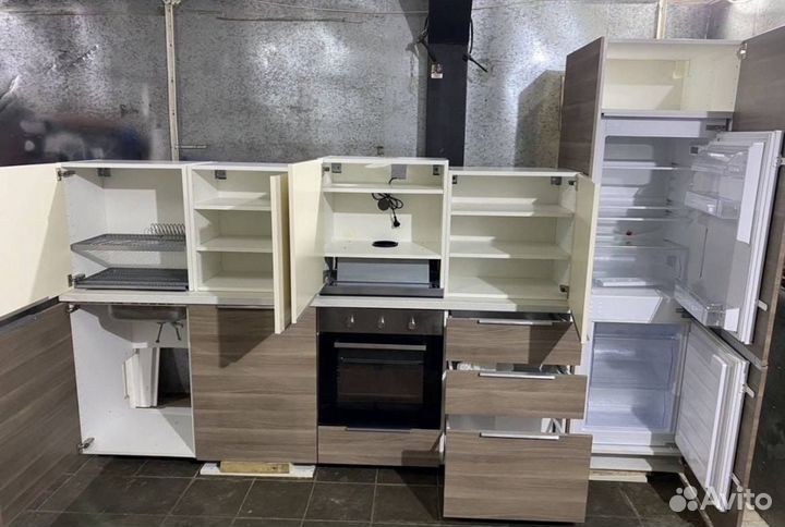 Кухонный гарнитур с техникой