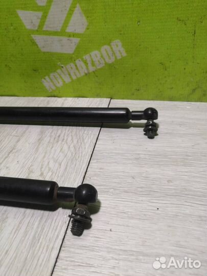 Амортизатор двери багажника Сузуки Балено 98-07