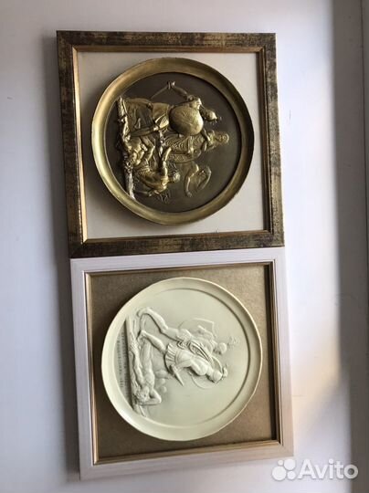 Коллекция настенных плакеток работы графа Ф. Толст