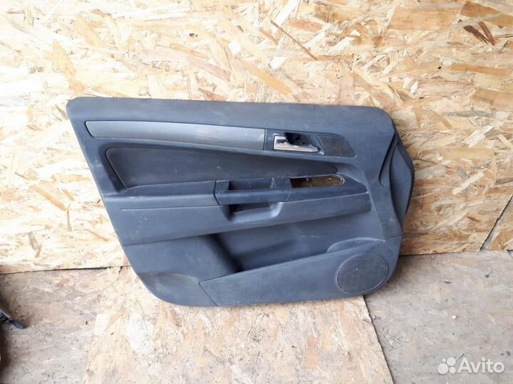 Обшивка двери передней левой Opel Zafira B 2005-2