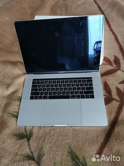 Macbook pro 15 2018 i7 16gb