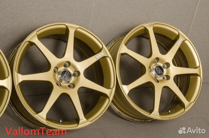 Лот KA5946 Фирменные 17-е диски AVS model 7
