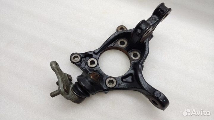 Кулак поворотный передний правый Toyota Camry XV70