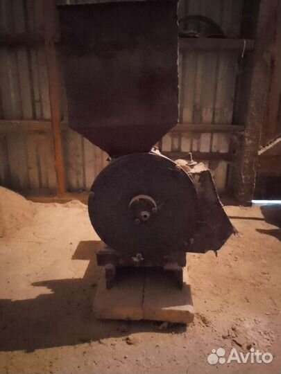 Крупорушка зернодробилка