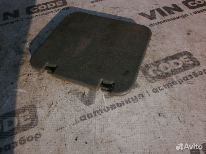 Заглушка багажной двери Nissan Terrano 2