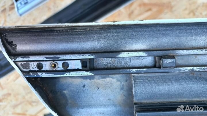 Молдинг двери нижний Audi a8 d3