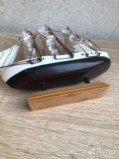 Сувениры парусник, пирамида оникс, фигурки