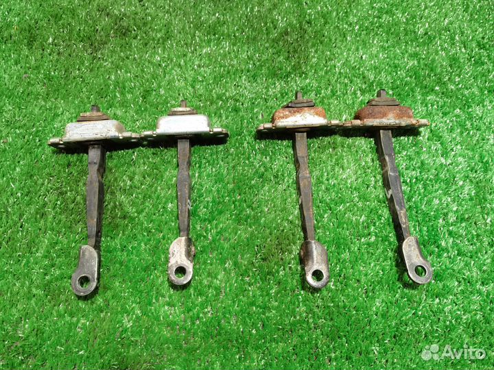 Ограничитель двери kia cerato 1