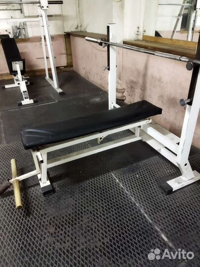Скамья для жима лёжа со стойками и турник