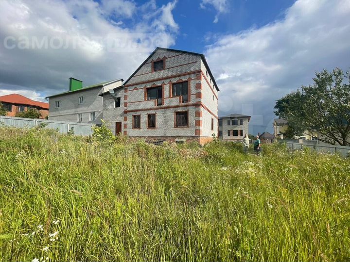 Дом 2000 м² на участке 2 га