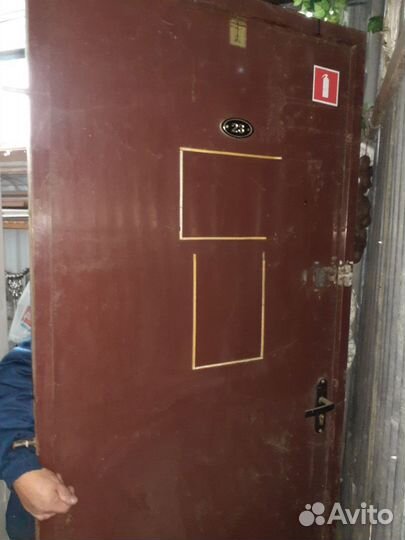 Дверь входная металлическая