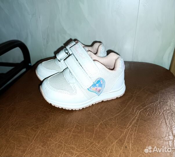 Кроссовки для девочки