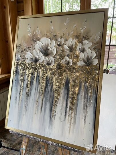 Картина с белыми цветами и камнями, барельеф