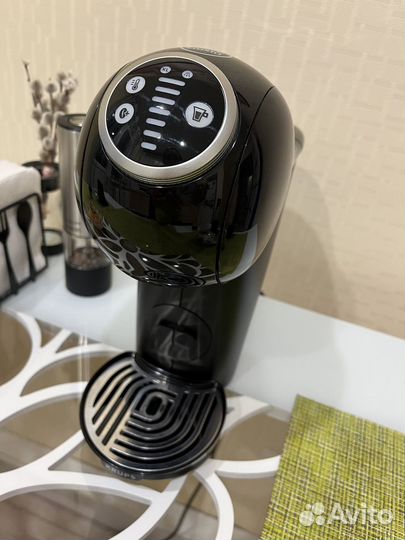 Капсульная кофемашина dolce gusto новая