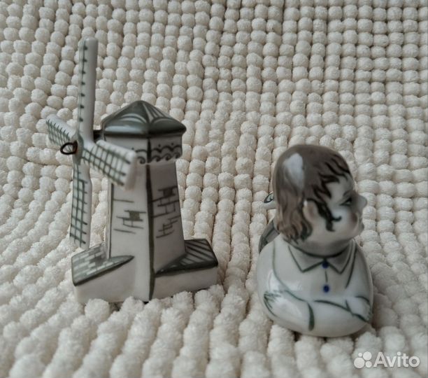 Фарфоровые статуэтки Карлсон и мельница