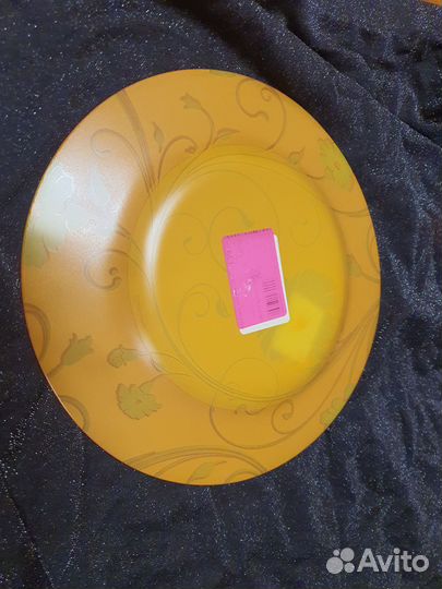 Тарелки большие,новые,очень яркие и красивые