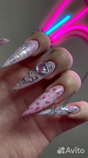 Модель на наращивание ногтей