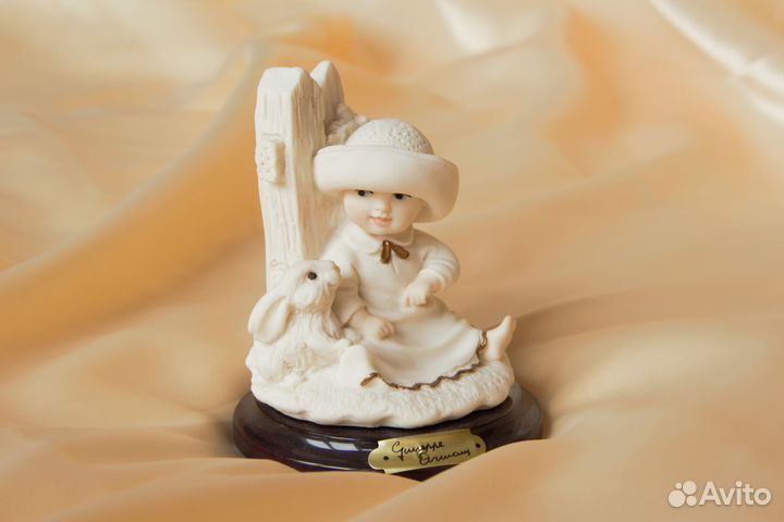 Статуэтка Армани 