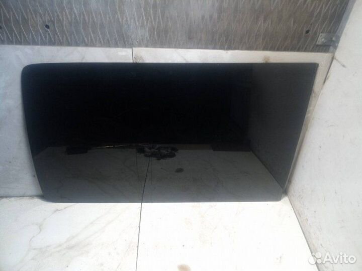 Стекло кузовное заднее правое Volkswagen Multivan