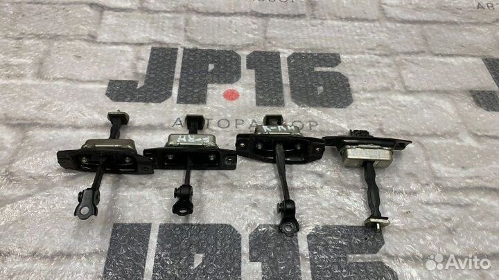 Ограничитель двери передний правый Infiniti Fx35