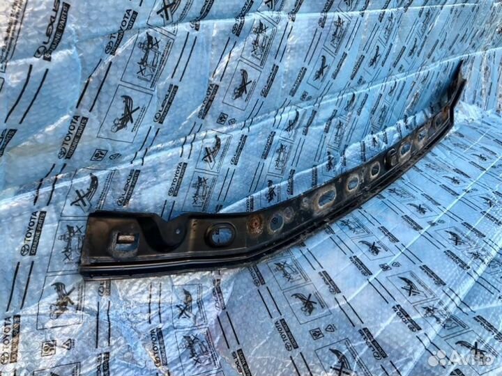 Кронштейн бампера передний Toyota Lc 200 2008-2011