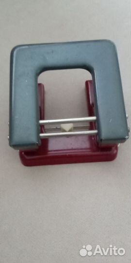 Дырокол на 2 отверстия