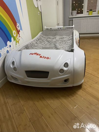 Кровать детская в форме машины