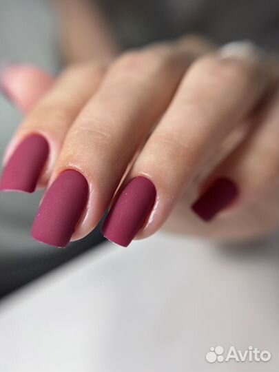 Модель на маникюр