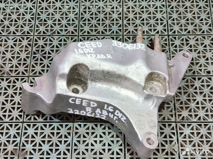 Кронштейн правый двигателя Kia Ceed 1.6 D4FB