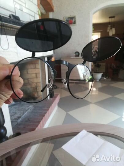 Очки солнцезащитные