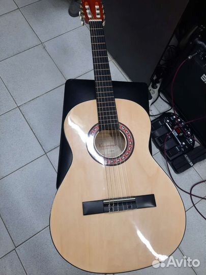 Классическая гитара бу