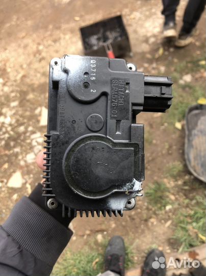 Дроссельная заслонка ниссан