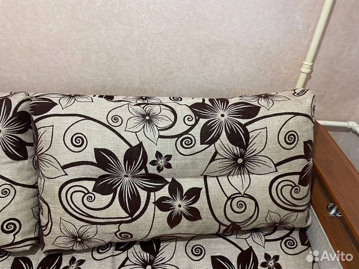 Диван двухместный бу